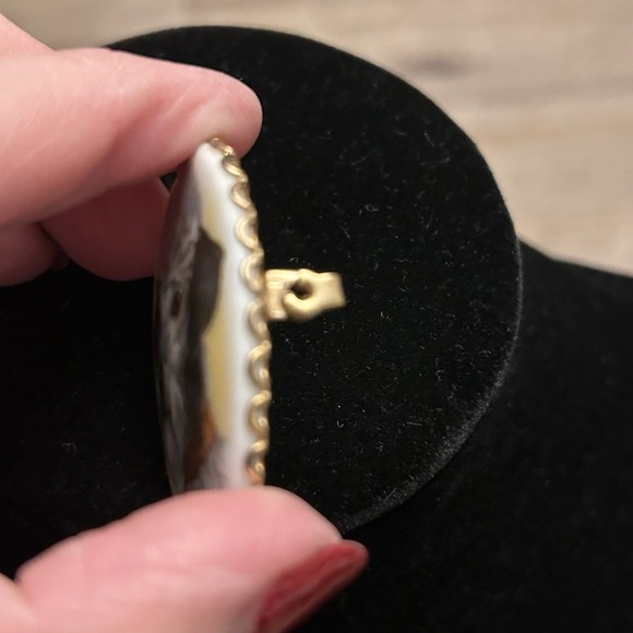 Vintage White Gray Schnauzer Poodle Dog Framed Pin Brooch Jewelry - Picture 4 of 5